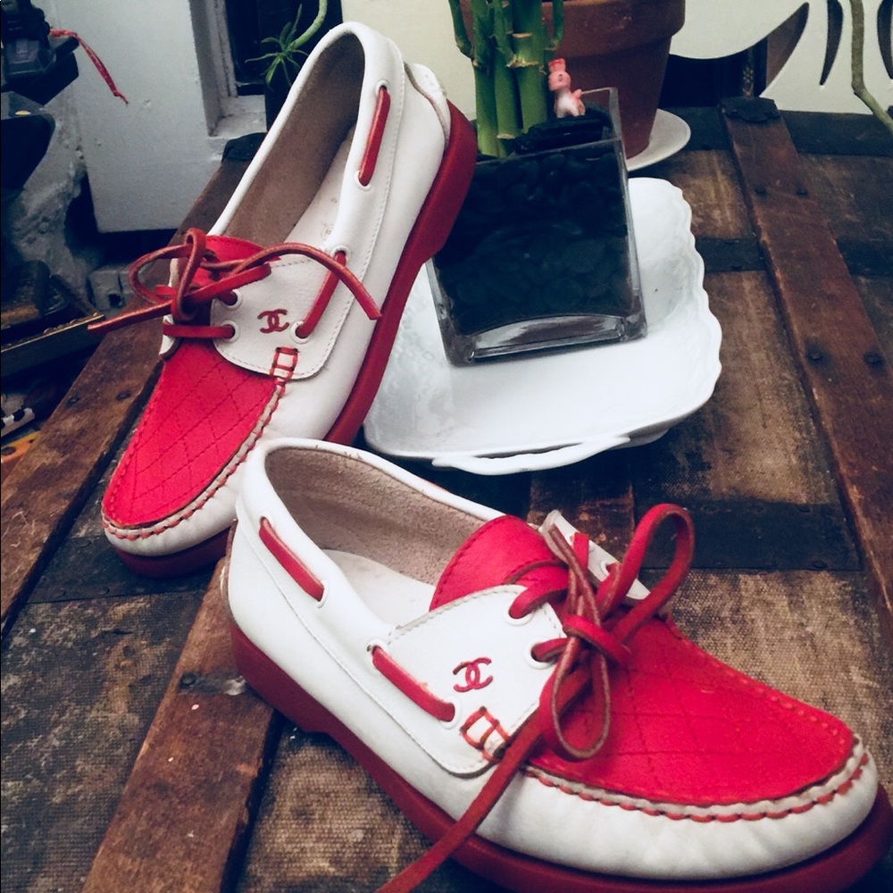 Beautiful collector vintage Chanel boat shoes. 💜